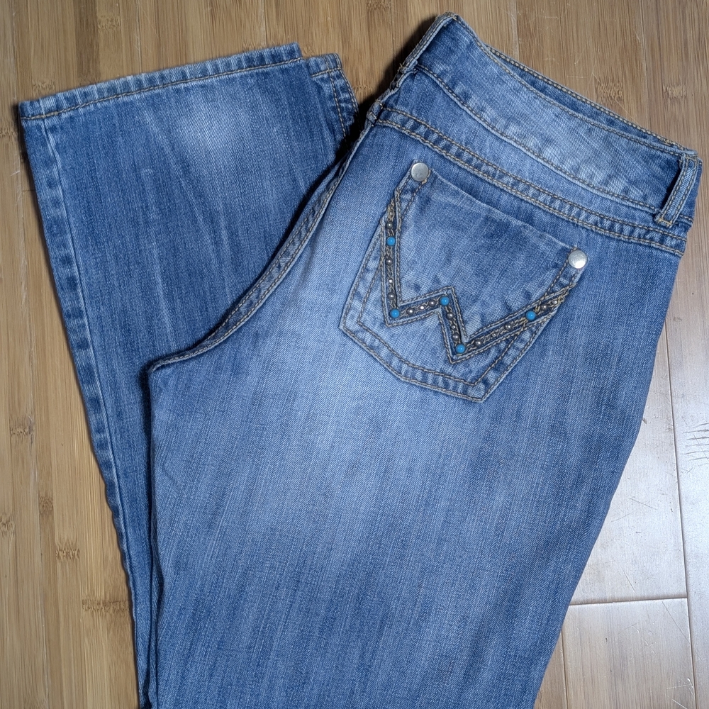Wrangler Women's Premium Patch Light Blue Boot Cut Jeans *SIZE: 13/14 X 32